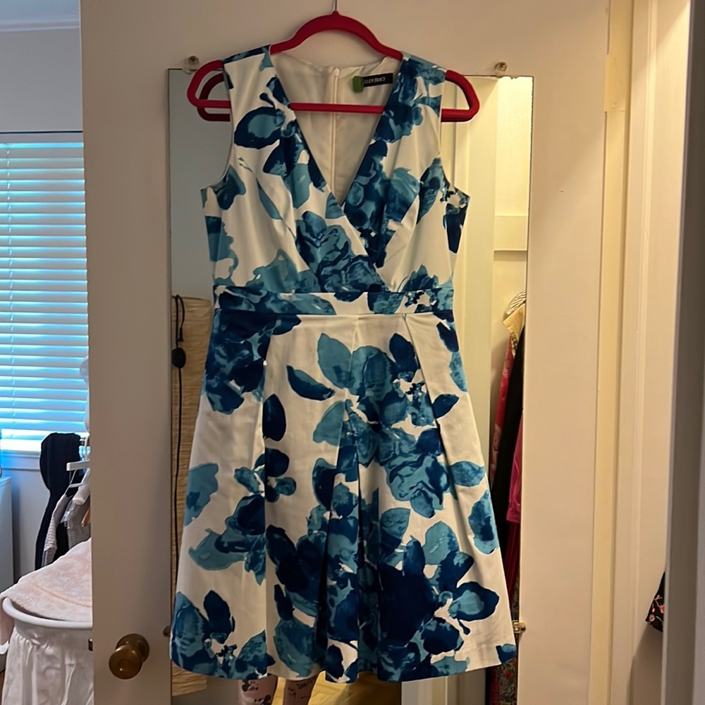 Cotton dress in beautiful condition. Perfect for a summer wedding! Very comfy!